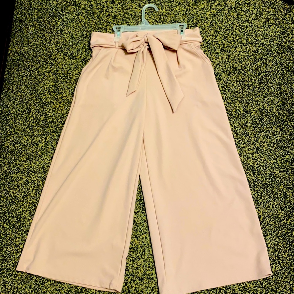 Wide legged dressy capris